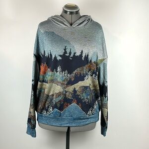 NWOT 'PAINTED WOODLAND' Women's Size L Long Sleeve Hoodie